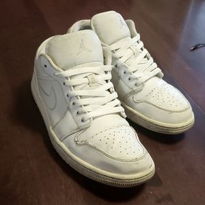 White jordan 1 low